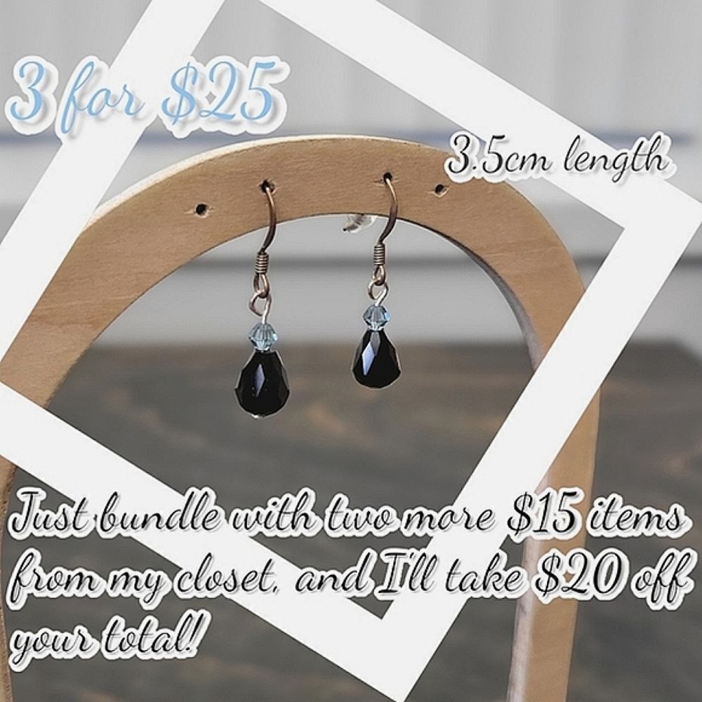 Vtg little faceted blue & black beaded drop earrings